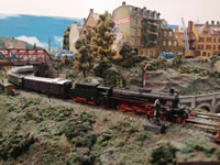 Der Rheingold Sonderzug mit Zuglok BR 18.5 hat die Salfreder Kurve hinter sich gelassen auf dem Weg nach Ringstadt-Weiche