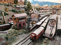 Salfred-Süd Bahnhof Blick von Osten über den Bahnhof offensichtlich zur Rush-Hour