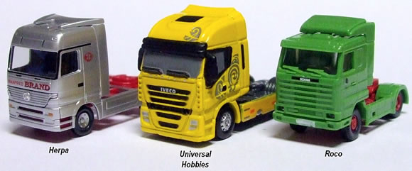 Iveco Stralis und Renault Magnum als 1:160-Schl&uuml;sselanh&auml;nger von Universal Hobbies