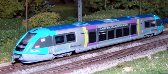 Mikadotrain Walfisch in TER Pays de Loire-Lackierung