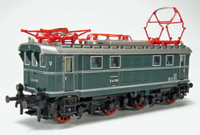 Liliput: Muster E44.5 und Schnellzugwagen