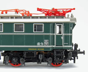 Liliput: Muster E44.5 und Schnellzugwagen