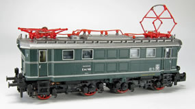Liliput: Muster E44.5 und Schnellzugwagen