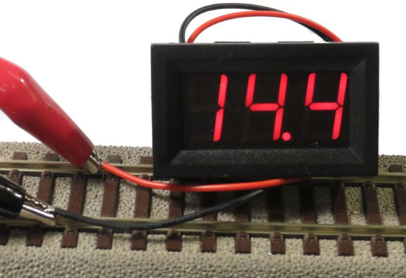 AMW: Digital-Voltmeter