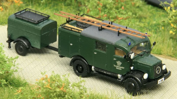 N-Spur-Blaulicht: LF 8 und TSA 8