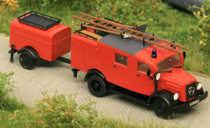 N-Spur-Blaulicht: LF 8 und TSA 8