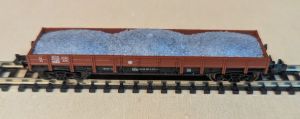 Spur N - Niederbordwagen Fleischmann 9396- beladen mit Schotter - DB, Epoche IV