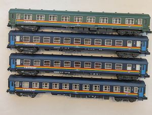 Wagenset Railtour mit Regenbogenstreifen