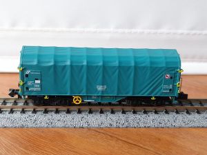 Drei 4-achsige Schiebeplanenwagen Bauart Shimms der FS