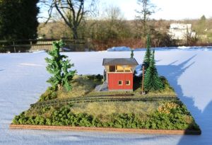 Diorama Vollmer 7600, Stellwerk Rothorn, auf Holztafel 20 x 18,5 cm.