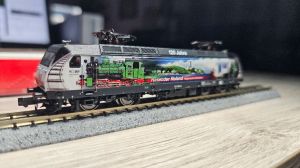 Elok BR 145 "120 Jahre Rasender Roland" der Pressnitztalbahn DCC dig. von Fleischmann