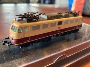 Hobbytrain HT 24450 BR 110 Creme-Rot TOP DSS IC-Lok