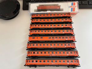 1044 und 8 Eurofima Wagen - analog - orange