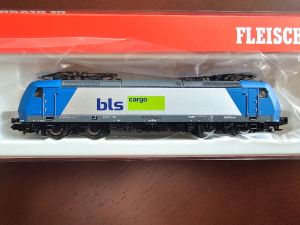 E-Lok BR 185 der Angel Trains, vermietet an BLS Cargo (94 80 0 185 535-2)