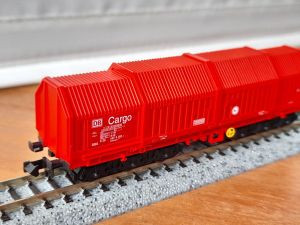 Zwei 6-achsige Teleskophaubenwagen der DB AG (DB Cargo)