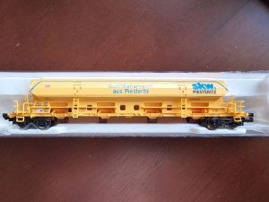 Zwei 4-achsige Schwenkdachwagen Bauart Tads der DB AG „SKW Piesteritz“