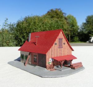 POLA 243, Altes Holzhaus Kleines Sägewerk