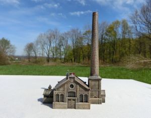 KIBRI 7322 Kesselhaus mit Schornstein. Modell lasiert/graniert.