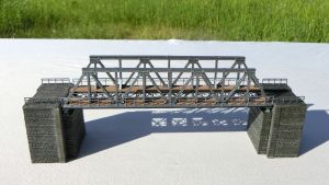 POLA 320372 Master-Line Kastenbrücke plus POLA Brückenköpfe.