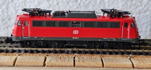 E-Lok BR 110 der DB AG in verkehrsroter Lackierung (110 327-4)