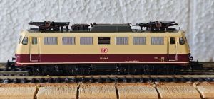  E-Lok BR 110 der DB AG in weinrot-creme Lackierung (110 490-0)