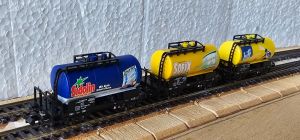 3-tlg. Set 2-achsiger Kesselwagen der Fa. Henkel, eingestellt bei der DB