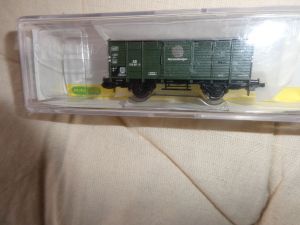 Minitrix 15345 Gedeckter Güterwagen, 2-achsig, grün, NEU/OVP siehe Beschreibung