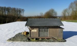 POLA N 208, Güterschuppen "Krimml". Modell lasiert, lackiert, patiniert, etwas Grün.