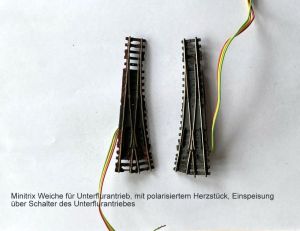 2 Minitrix 15 Grad Weichen, vorbereitet für Unterflurantrieb