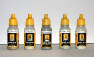 5 Fläschchen Ammo Acryl Farben für Brush und Airbrush in der 17 ml Flasche.