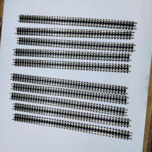 10 Stück unbenutzte, flexible Zahnstangen-Gleise; 222 mm Länge