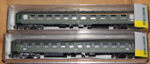 zwei Schnellzugwagen der DB - Epoche IV