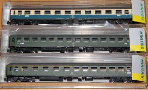 drei Schnellzugwagen der DB - Epoche IV