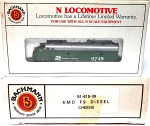 EMD F9, Burlington Northern, Diesellok, grün, rollfähiger Dummy