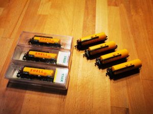 7x Kesselwagen Shell von Minitrix