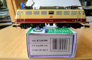 Hobbytrain 244500 BR 110 "Bügelfalte" der DB