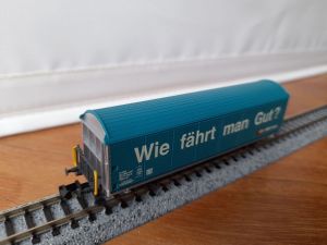 2-achsiger Schiebewandwagen Bauart Hbils-vy der Schweizer Bundesbahn SBB Cargo (Wie fährt man Gut?)