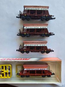  4-achsige Selbstentladewagen Bauart Faccs "Weiacher Kies", eingestellt bei der SBB