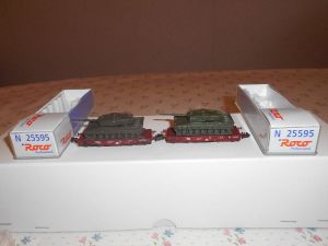 2 Schwerlastwagen mit Panzer Leopard 2