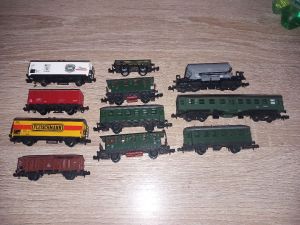 11x Güterwagen & Personenwagen