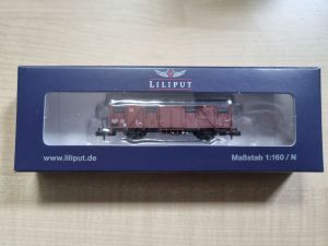 Liliput 260136 2 Gedeckte Güterwagen gealtert