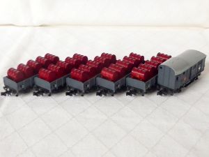 Güterzug 6-teilig, beladen mit Fässern, Handarbeit, aufwendig lackiert, Decals, Top!