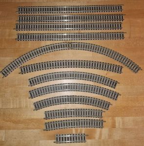 15 verschiedene Gleise mit Bettung