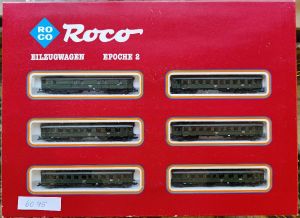 Wagen-Set mit f&uuml;nf Eilzugwagen und einem Gep&auml;ckwagen, OVP,  jeweils 4-achsig, gr&uuml;n, OVP  (6.095) 