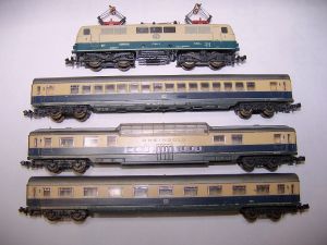 Set vom Rheingold Elok und 3Wagen, noch gut