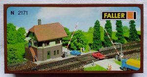 Bausatz Bahn&uuml;bergang mit Stellwerk