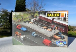 Spur N FALLER 222129, Bausatz Viehverladung in Folie.