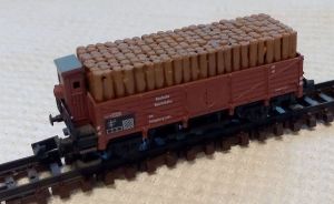 Hochbordwagen m. Brhs u. Holzladung