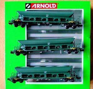 Arnold HN6332 Gr&uuml;nes Sch&uuml;ttgutwagen-Set der DR (Ep. IV)