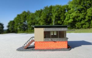 Spur N ARNOLD rapido 0677 Stellwerk. Modell lackiert.